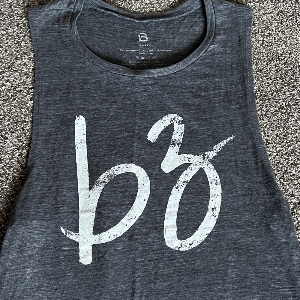 LIKE NEW super soft Barre3 logo muscle sleeveless tank top in size S - Picture 3 of 5
